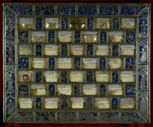 Goldschmied: Staurothek oder gotisches Reliquiar aus dem 14. Jahrhundert in Form von Schachspielen Karls des Großen, Silber, Gold und Emaille, hergestellt in Montpellier. Roncesvalles, Navarra, Spanien.