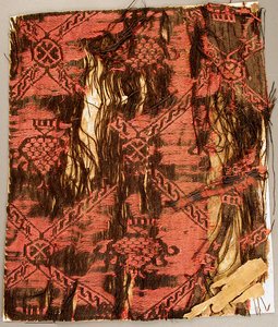 Guilloche-Gitter mit Pinienzapfen, Byzantinisch, 7.-9. Jahrhundert von Unbekannt