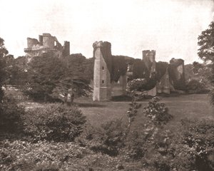 Herstmonceux Castle, East Sussex, 1894 von Unbekannt
