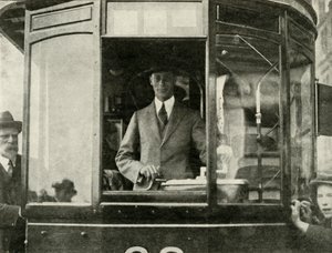 Seine Majestät fährt eine Straßenbahn durch die Straßen von Glasgow ..., 1924, 1937
