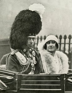 Seine Majestät in Highland-Kleidung bei der Ankunft an der St. Giles Kathedrale, Edinburgh, 1929, 1937 von Unbekannt