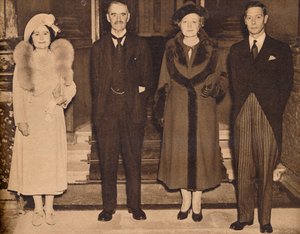 Wieder zu Hause - der König, die Königin, mit Mr. und Mrs. Chamberlain