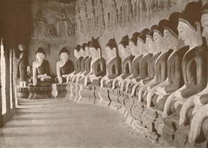 Innenraum des buddhistischen Tempels, Sagaing, 1900