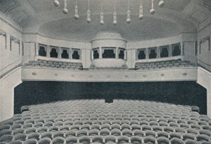 Innenraum eines neuen Kino-Theaters im Westend von Berlin, ca. 1913