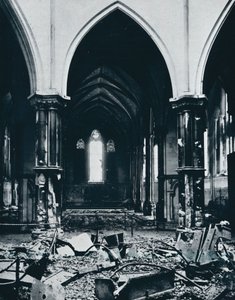 Innenraum der Temple Church nach dem Brand, 1941 von Unbekannt