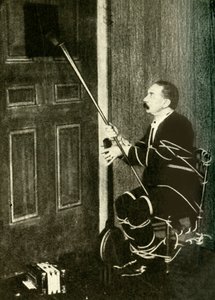 John Nevil Maskelyne führt eine Geisterkabinett-Illusion vor, ca. 1910