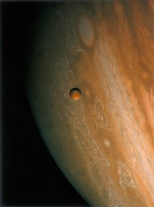 Jupiter und Io, einer seiner Monde, 1979
