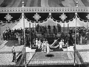König Georg V. 1865-1936 und Königin Mary 1867-1953 beim Delhi Durbar, Indien, 1911 von Unbekannt