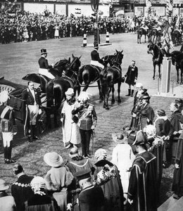 König Georg V. und die Bürgermeister der nördlichen Londoner Bezirke in Marylebone, Silberjubiläum, 1935 von Unbekannt