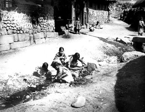 Koreanische Kinder auf der Straße, Nam San, Korea, 1900