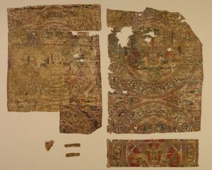Lampas mit gegenüberliegenden Sphinxen in Rundeln, aus dem Grab von Saint Bernard Calvo, 1200-1243
