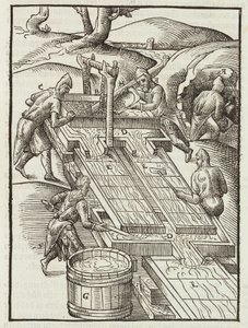 Waschen des Golderzes in mit Wasser gefüllten Holzschalen - Gravur aus Beschreibung der Erze und der wichtigsten Bergbaumethoden, von Lazarus Ecker