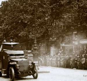 Maschinengewehr montiert in gepanzertem Fahrzeug, Siegesparade, ca. 1918
