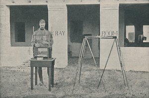 Major Battersby benutzt das Lokalisierungsgerät, ca. 1890, 1910