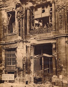 Mitglieder der Volksmarinedivision auf dem Balkon des Stadtschlosses, Dezember 1918, 1918, 193 von Unbekannt