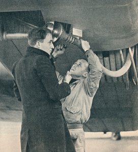 Methode zur Betankung von Flugzeugen, entwickelt von Sir Alan Cobham, ca. 1936-1937