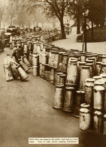 Milchkannen im Hyde Park während des Generalstreiks, London, 1926