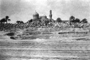 Moschee und Friedhof in der Nähe von Bagdad, 1918 von Unbekannt