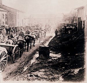 Berittene Truppen mit Wagen, ca. 1914-1918