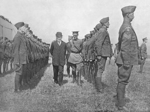 Mr. Asquith inspiziert das Royal Flying Corps, 1915 von Unbekannt