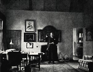 Mr. Churchill in seinem Arbeitszimmer in Westerham, 1930er Jahre, 1945