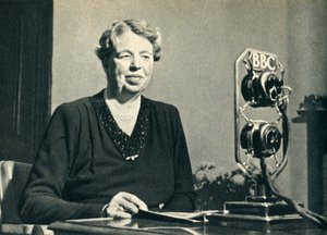 Mrs. Roosevelt kam, um die Frauen Großbritanniens im Krieg zu sehen, 1942
