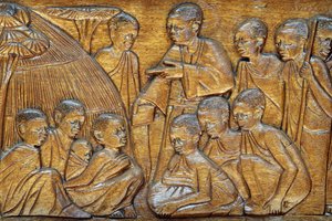 Namugongo katholisches Märtyrerschrein, Kampala. Kirchenrelief an der Tür, 20160217, Kampala, Uganda