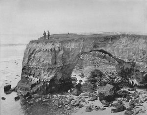 Naturbrücke an der Küste bei Santa Cruz, Kalifornien, um 1897