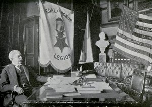Nelson A. Miles, US-Armee-General, in seinem Hauptquartier, 1898 von Unbekannt