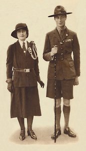 Auf dem Weg zu einer Kundgebung von Pfadfindern und Pfadfinderinnen, ca. 1931 1937