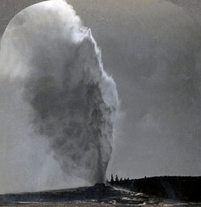 Old Faithful, Königin der Geysire, Yellowstone-Nationalpark, Wyoming, USA, 1904