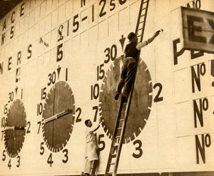 Maler bei der Arbeit am White City Tote, West London, 1932, 1933 von Unbekannt