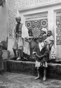 Menschen an einem Brunnen, Casablanca, Marokko, um 1920er-1930er Jahre