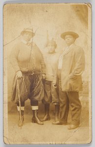 Fotopostkarte von drei unbekannten Frauen, 1904-1918 von Unbekannt