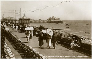 Pier, Promenade und Musikpavillon, Eastbourne, Sussex, ca. 1920er von Unbekannt