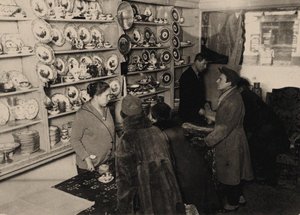 Vorschau vor der Auktion der Besitztümer der Romanow-Zarenfamilie, Moskau, 1927 von Unbekannt