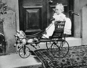 Prinz Albert Windsor im Alter von einem Jahr, um 1896