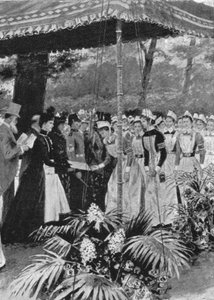 Prinzessin Alexandra überreicht Zertifikate an Krankenschwestern im Marlborough House, 21. Juli 1899, 1901 von Unbekannt