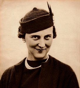Prinzessin Marina verlobte sich mit dem jüngsten Sohn von König Georg V., Prinz Georg, jetzt Herzog von Kent