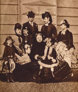 Königin Victoria mit ihrer Schwiegertochter und ihren Enkeln, ca. 1880