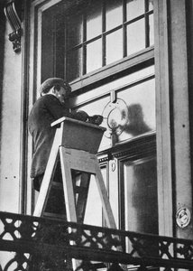 Entfernen deutscher Embleme von der deutschen Botschaft, Carlton House Terrace, London, 1914