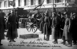 Revolutionäre Barrikaden auf dem Liteyny Prospekt, Petrograd, Russland, 27. Februar 1917