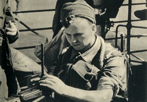 Royal Marine überprüft sein Maschinengewehr, Zweiter Weltkrieg, ca. 1939-ca. 1943 1944
