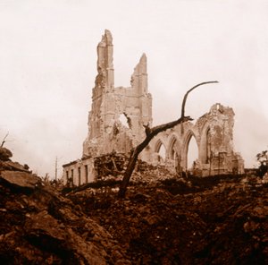 Zerstörte Kirche, Ablain-Saint-Nazaire, Nordfrankreich, um 1914-1918