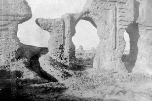 Ruinen der Mauern des Verzauberten Gartens, außerhalb der Stadt Samarra, Irak, 1917-1919 von Unbekannt