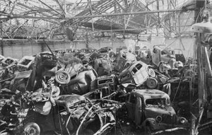 Ruinen der Renault-Fabrik, Boulogne-Billancourt, Paris, ca. 1942 von Unbekannt