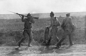 Russischer Soldat greift seinen zurückweichenden Kameraden an, Ternopil, Ukraine, Erster Weltkrieg