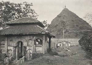 Ruwanwali Dagoba in Anuradhapura. Ostseite, 1926 von Unbekannt