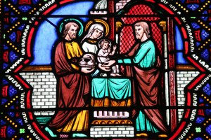 Herz-Jesu-Kirche: Buntglasfenster: Darstellung Jesu im Tempel von Unbekannt