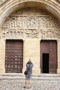 Türen und Tympanon der Abteikirche Sainte Foy, Conques, Frankreich von Unbekannt